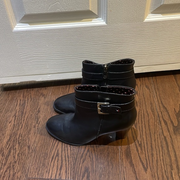 Almost new boots size 8 - Picture 3 of 3